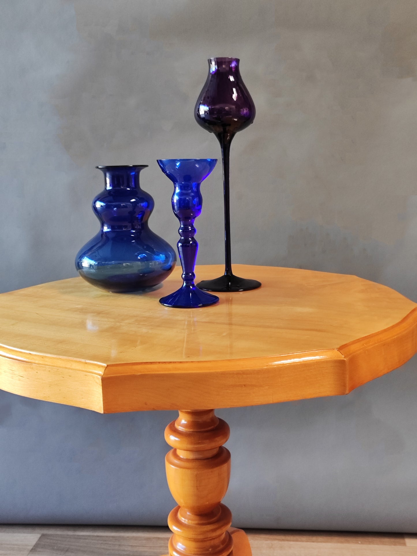 Couchtisch aus massivem hellem Holz im italienischen Stil
