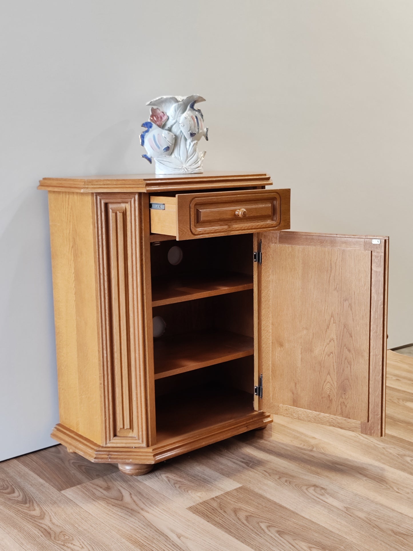 Vintage Eckschrank Schränkchen Echtholz