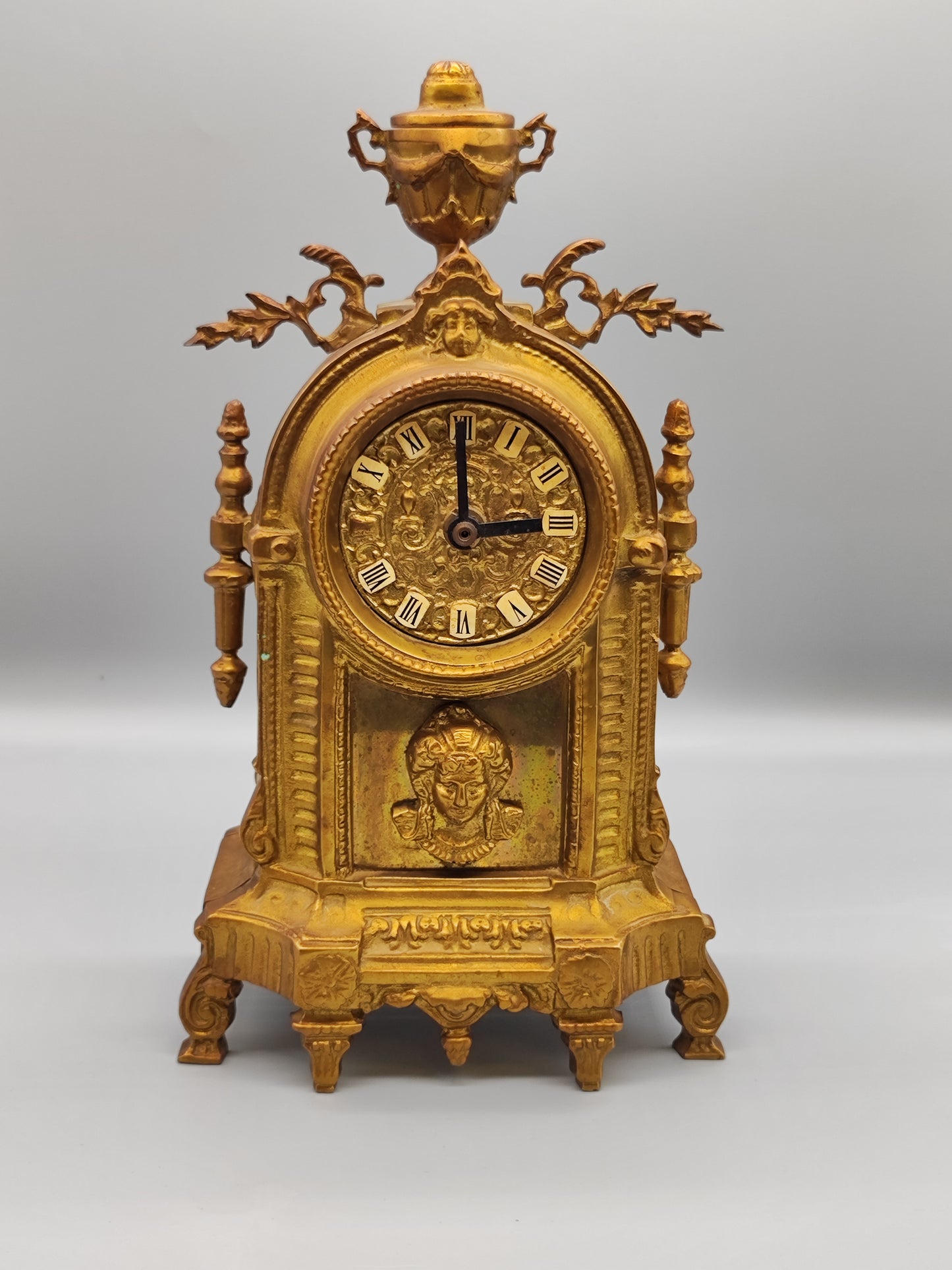 Vintage barocke Messinguhr