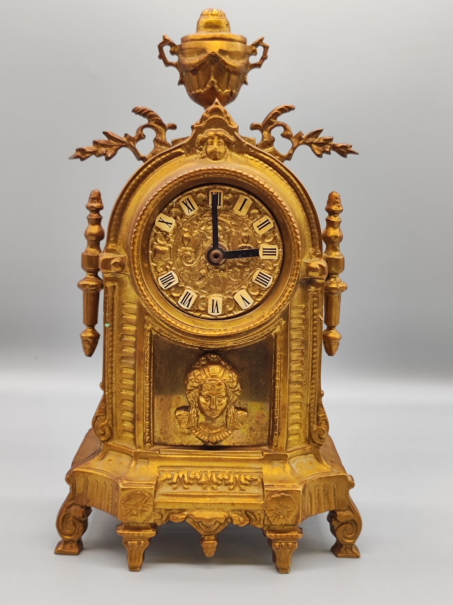 Vintage barocke Messinguhr