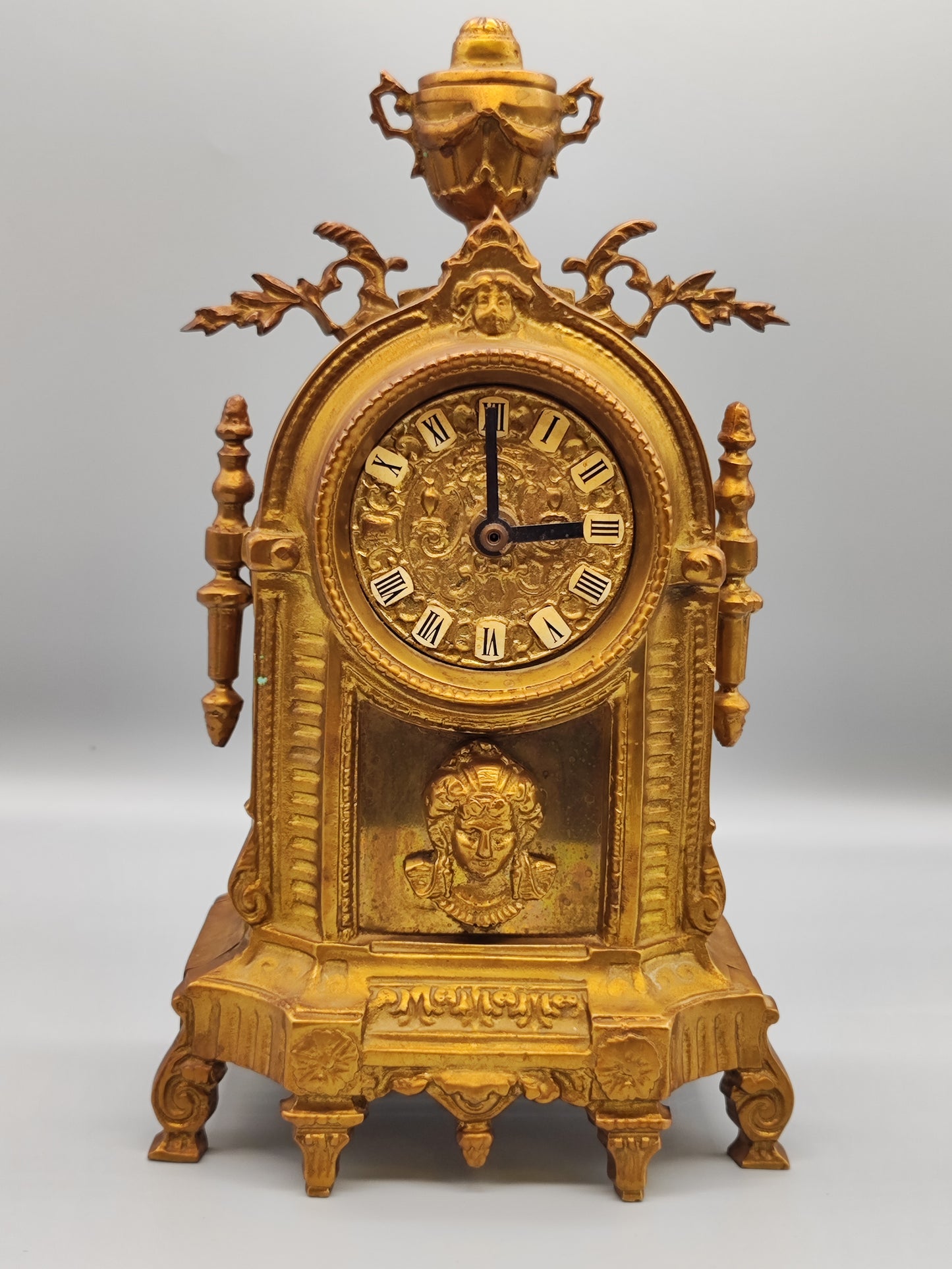 Vintage barocke Messinguhr