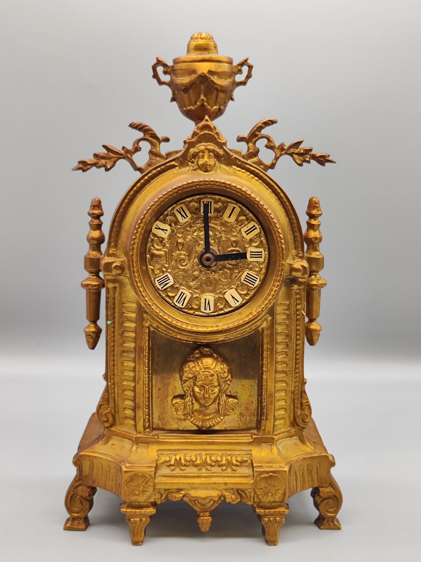 Vintage barocke Messinguhr