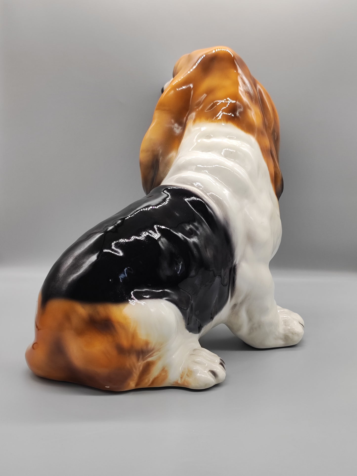 Basset-Figur aus Keramik, hergestellt von Intrada Italia