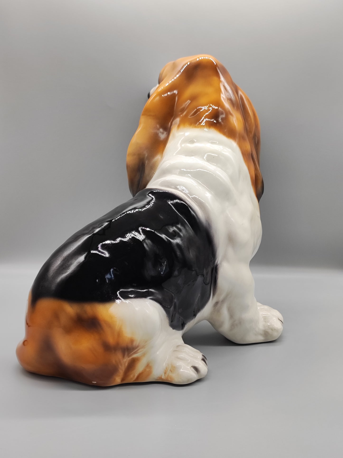 Basset-Figur aus Keramik, hergestellt von Intrada Italia