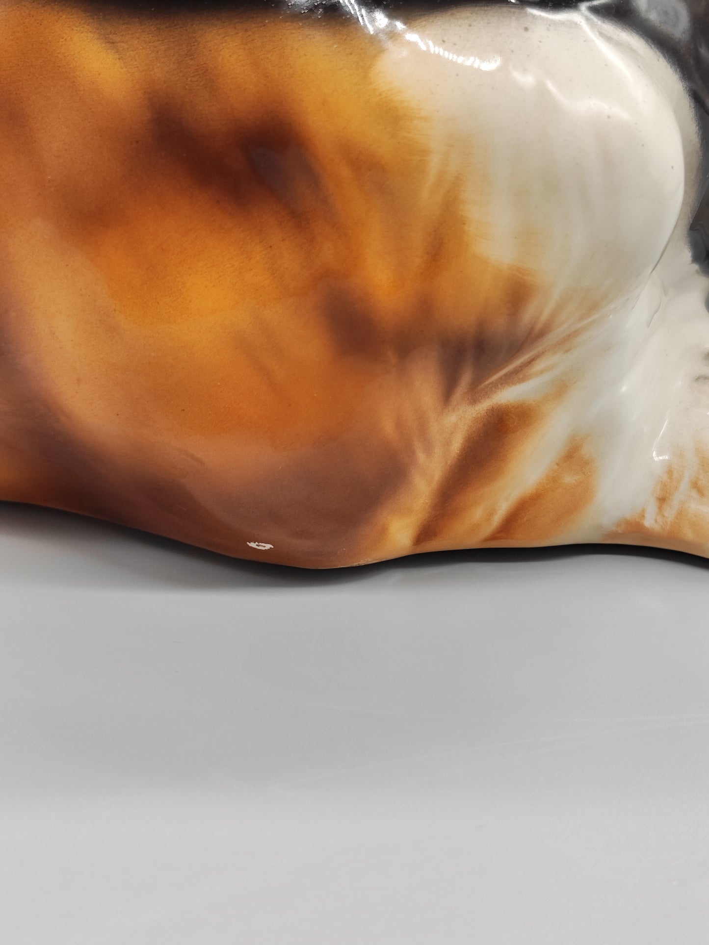 Basset-Figur aus Keramik, hergestellt von Intrada Italia