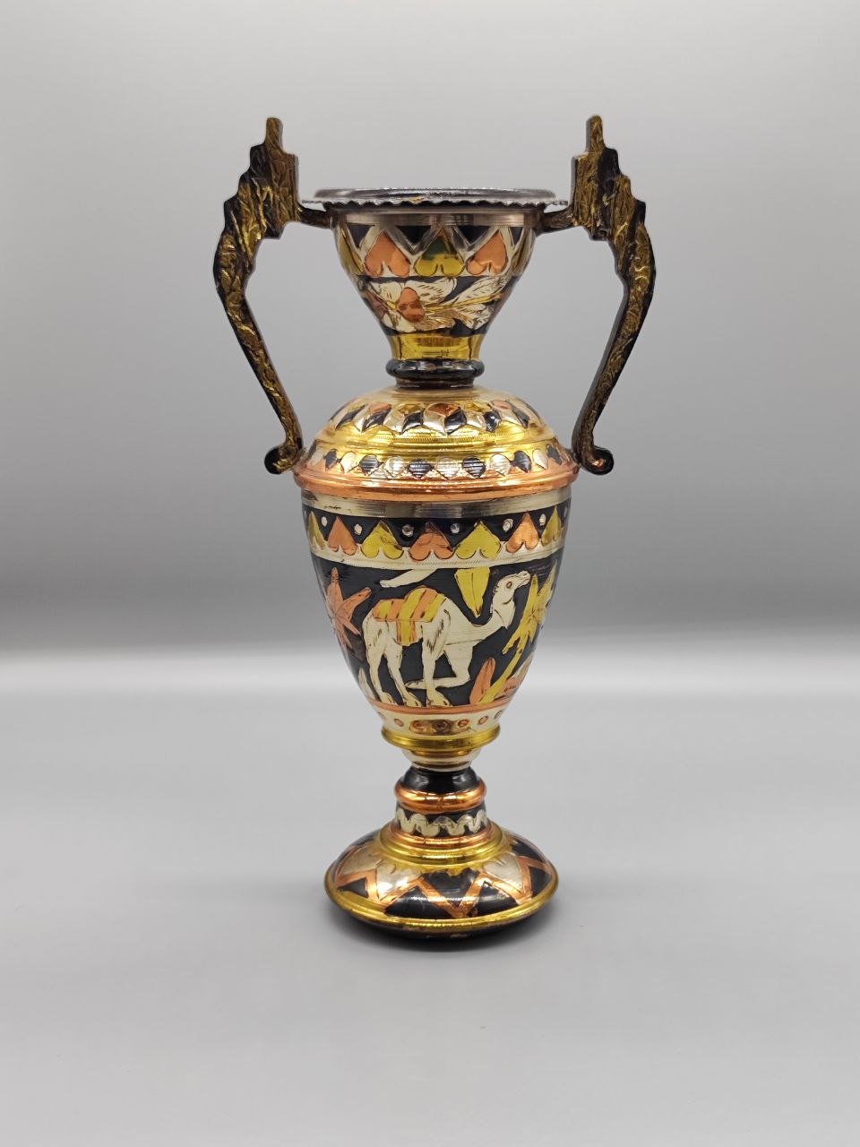 Messingvase im ägyptischen Stil der 1970er Jahre