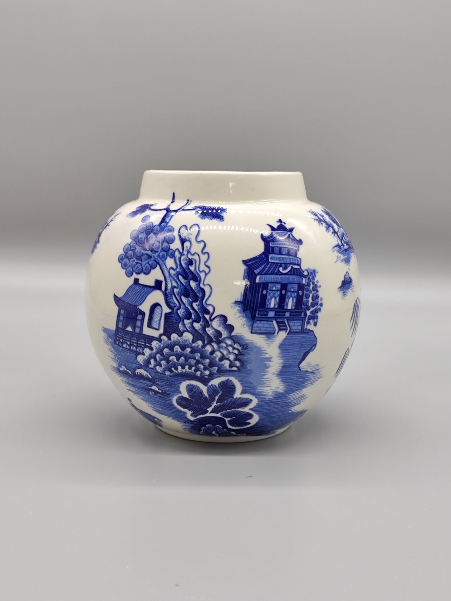 Chinesische Vase mit blauer und weißer Emaille