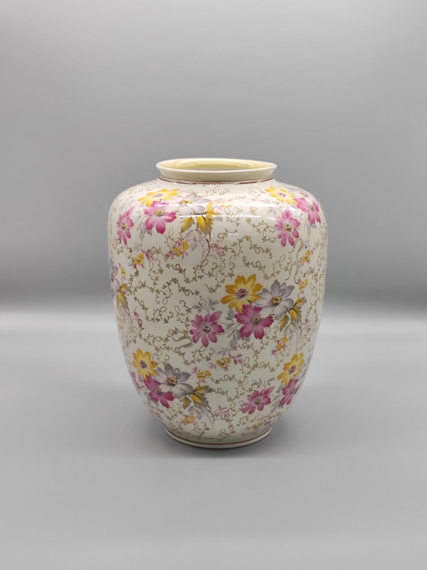 Vase mit vietnamesischem Ornament