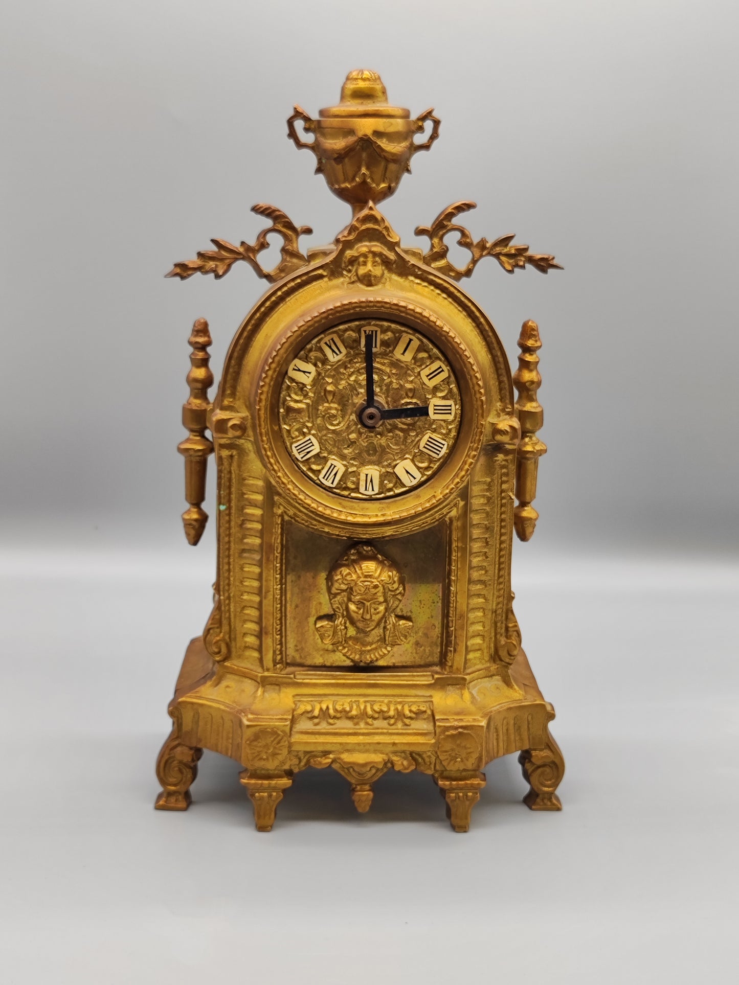 Vintage barocke Messinguhr