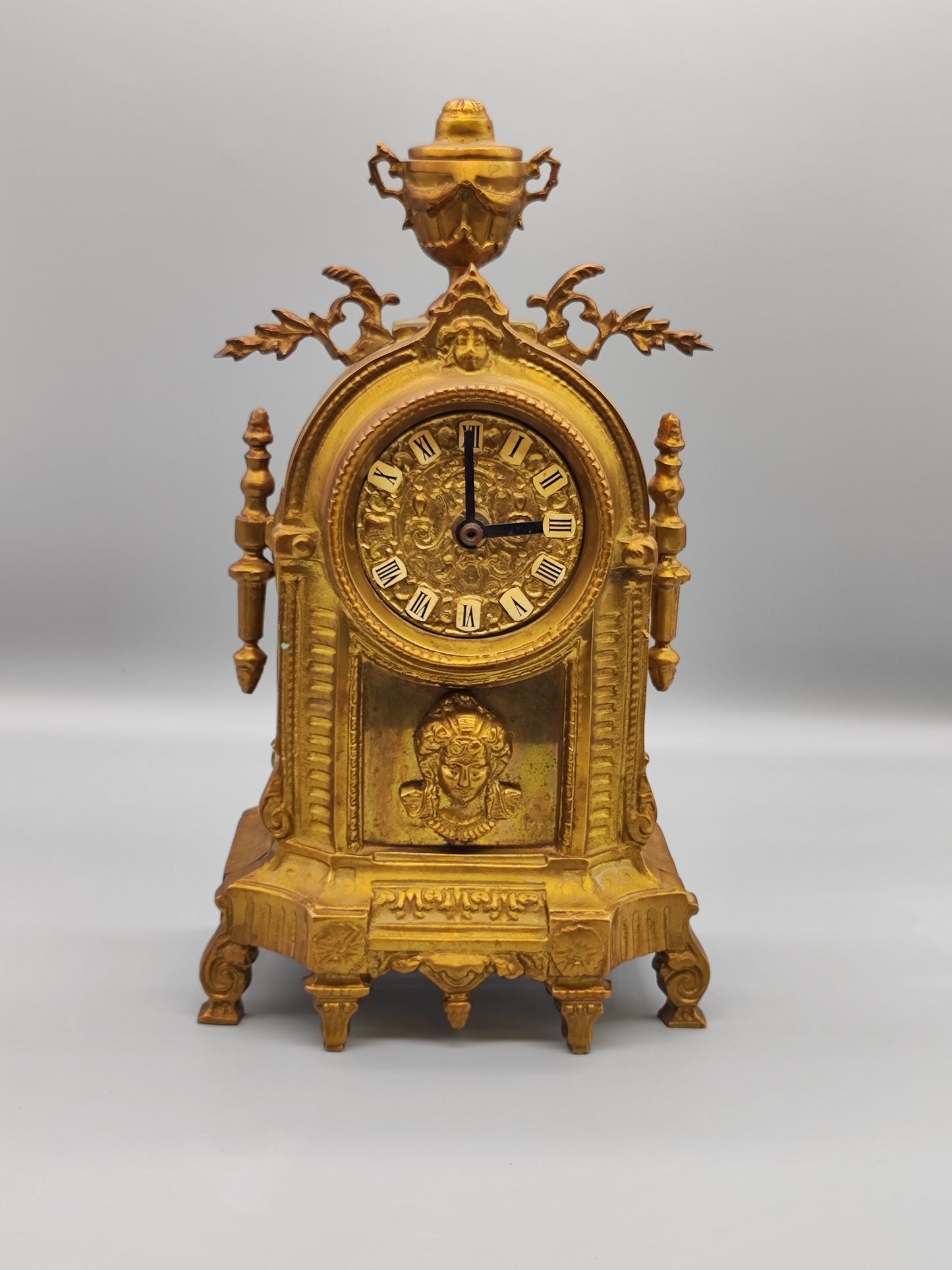 Vintage barocke Messinguhr